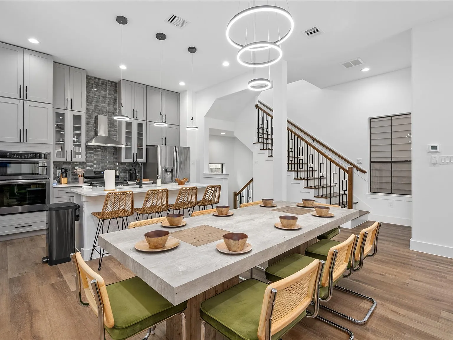 3 bed, 3.5 bath, 2464 sqft, $3,500 — Photo 4