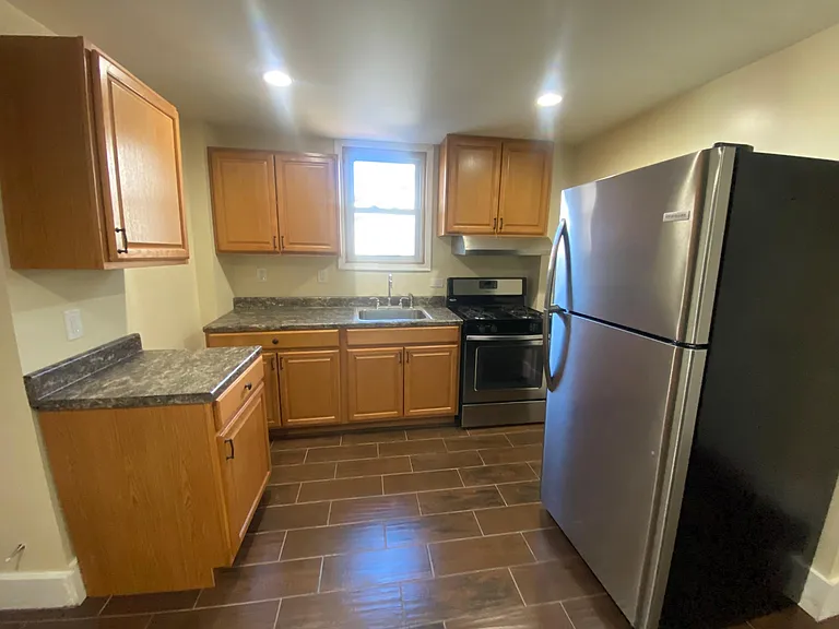 224 Woodbine St #3 — Photo 2