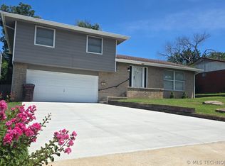 411 S 3rd St, Eufaula, OK 74432