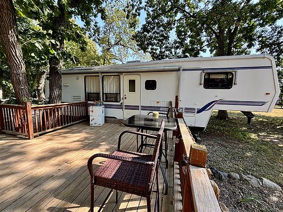 2nd image of 17219 Hickory Ct