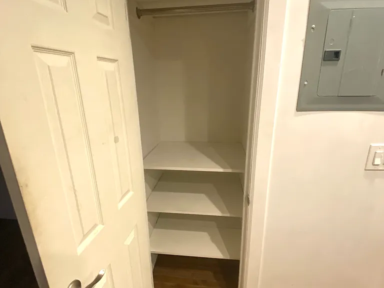 25-26 Hoyt Ave S #2 — Photo 8
