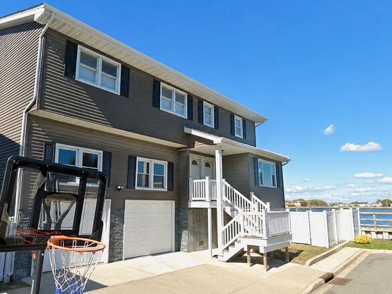 93 Armour St — Photo 1