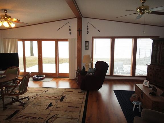 2nd image of 1511 S Lakeview Dr