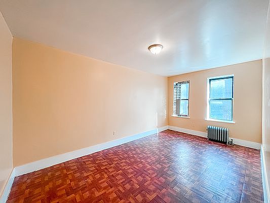 5th image of 2377 Creston Ave #1G