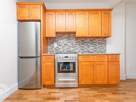 2nd image of 716 Jefferson Ave #D7