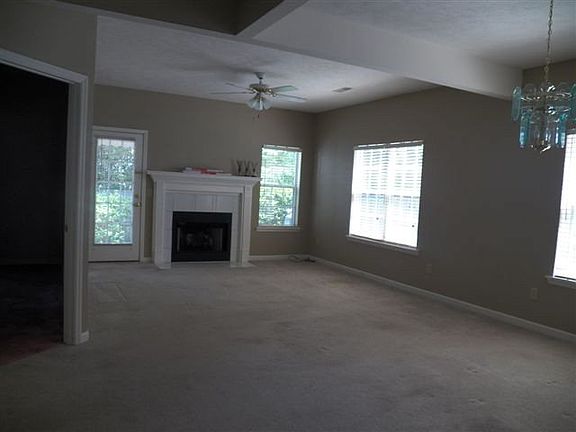 3rd image of 165 Shelby Dr