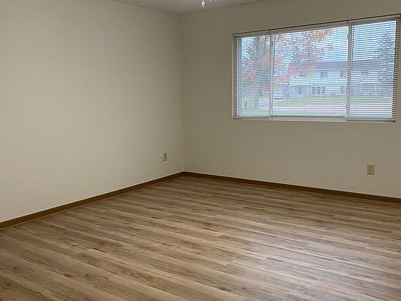 5th image of 14757 Hillcrest Ave