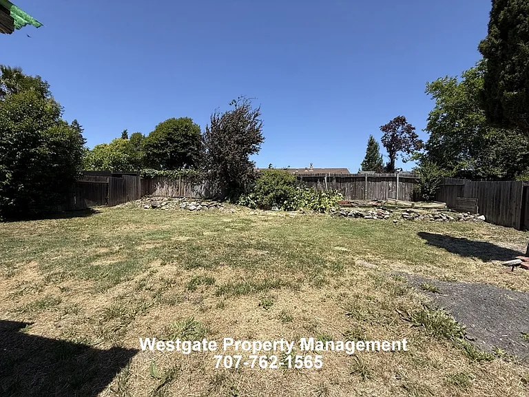 1340 Ramona Ln — Photo 9