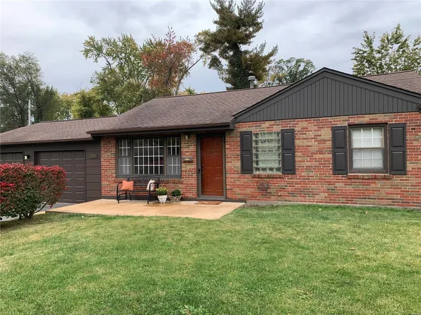 11284 Saint Clement Ln, Saint Ann, MO 63074