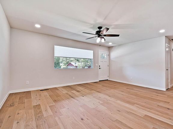 2nd image of 1001 SE 10th St