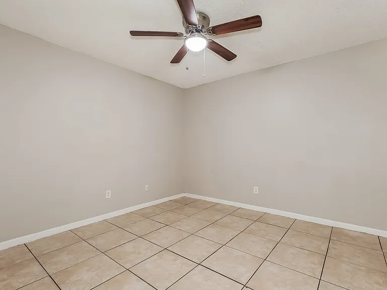 2027 Helm Ln — Photo 12