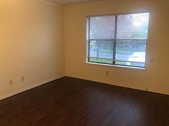 3rd image of 108 Willow Creek Ct APT A