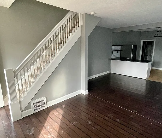 1335 W 61st St #2 — Photo 7