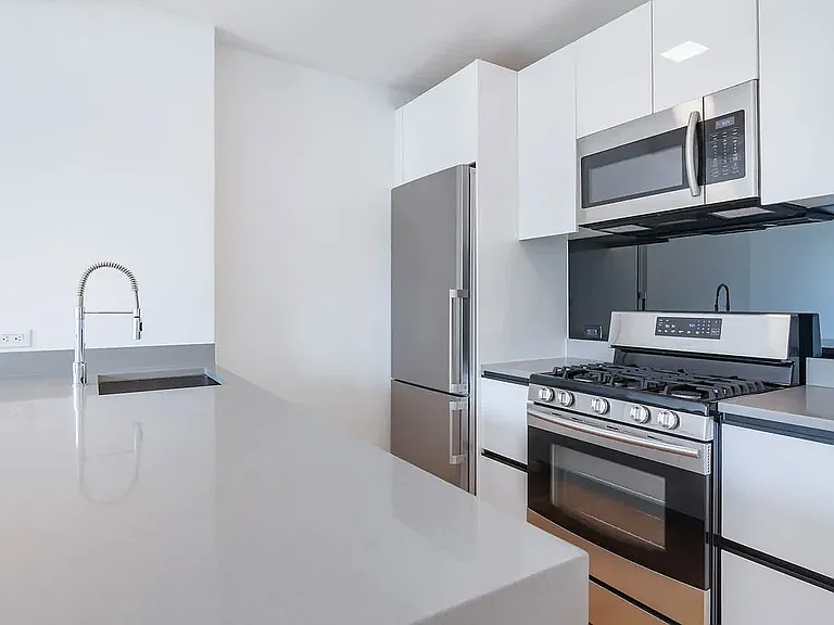 239 N 9th St #E201 — Photo 13