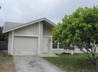8202 SW 13th St, North Lauderdale, FL 33068