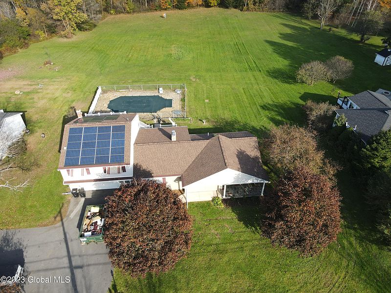 4th image of 1092 Sacandaga Road
