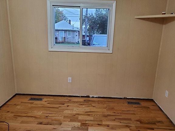 5th image of 743 Carrie St