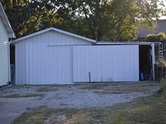 5th image of 217 Alpine Dr