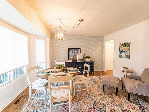 4th image of 9138 Meadowland Dr