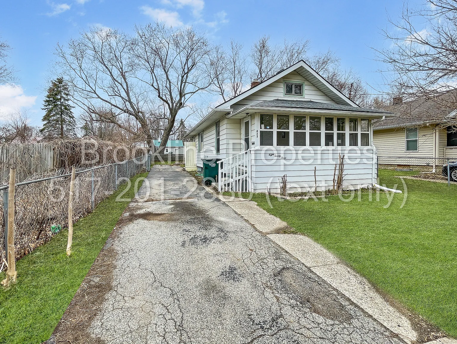 823 Banghart St photo 1