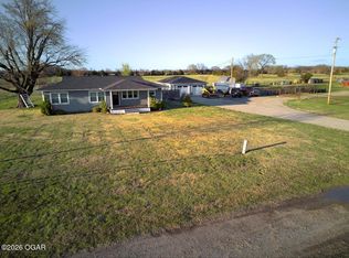 1460 14000th Rd, Altamont, KS 67330