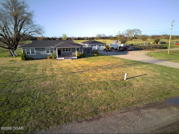 1460 14000th Rd, Altamont, KS 67330