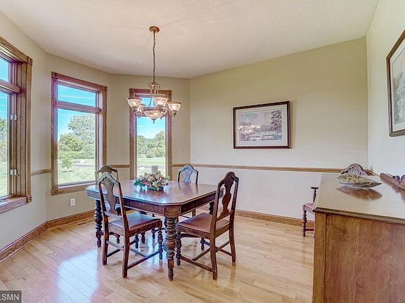 5th image of 1067 Omaha Ave N
