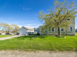 1 Saltmarsh Rd, Fairhaven, MA 02719