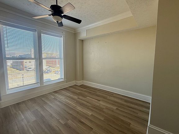 5th image of 200 E 9th St APT 1