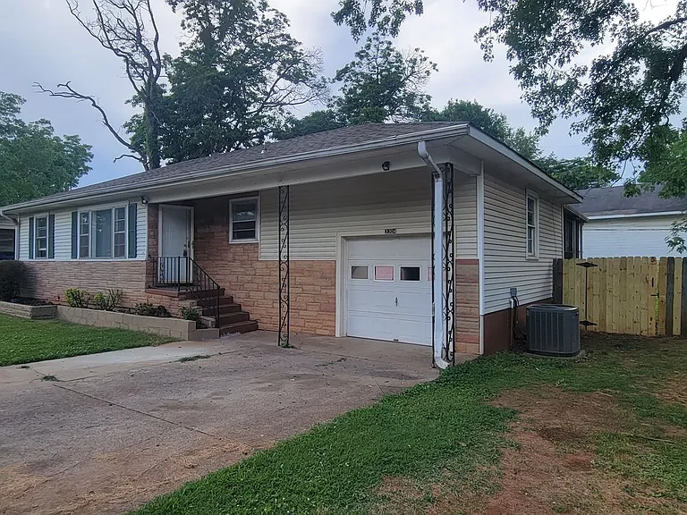 3304 Archer Dr SW — Photo 2