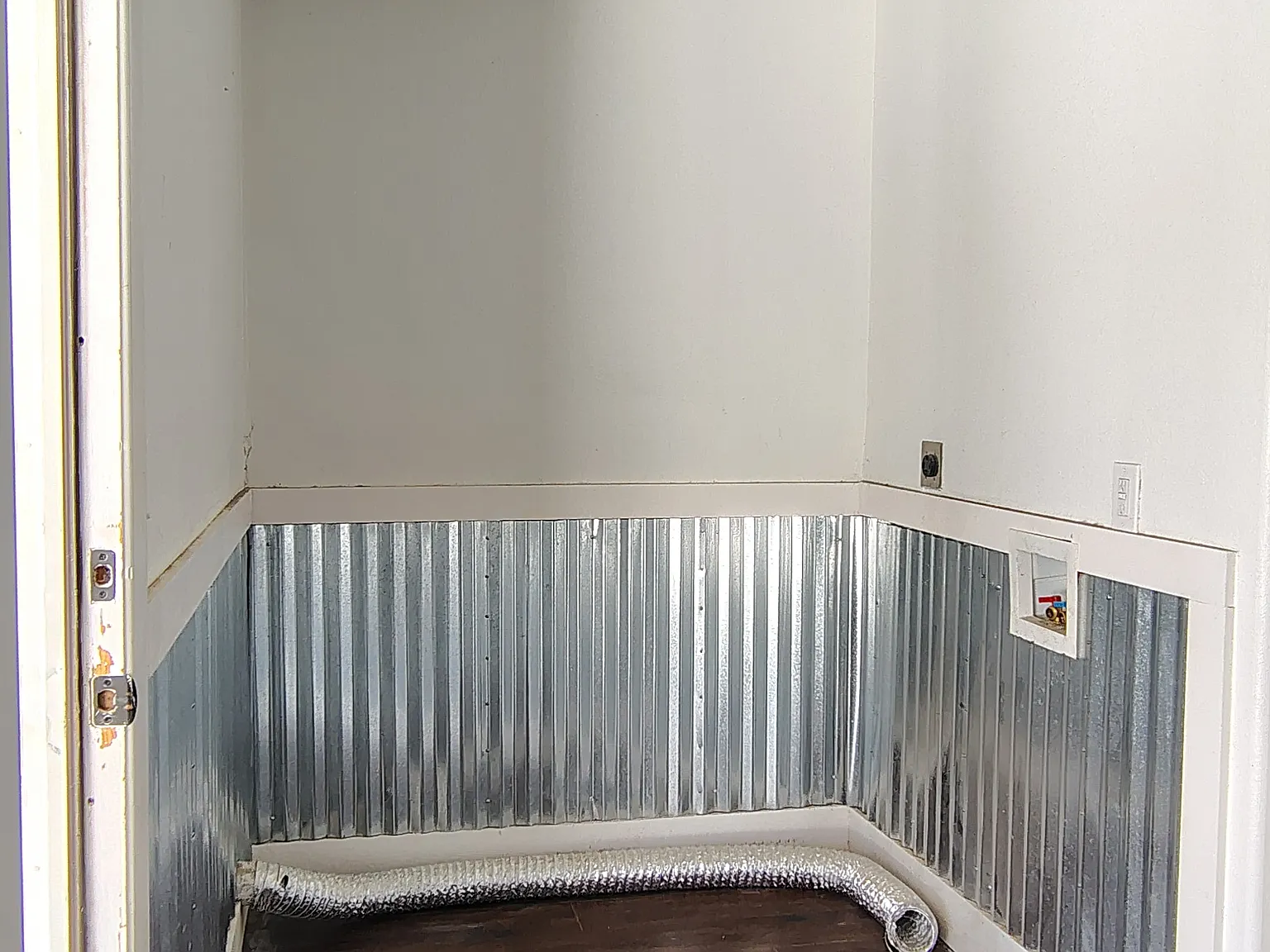 112 W Park St — Photo 2