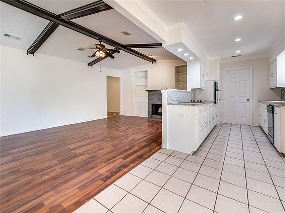 3rd image of 3001 Peppertree Pl