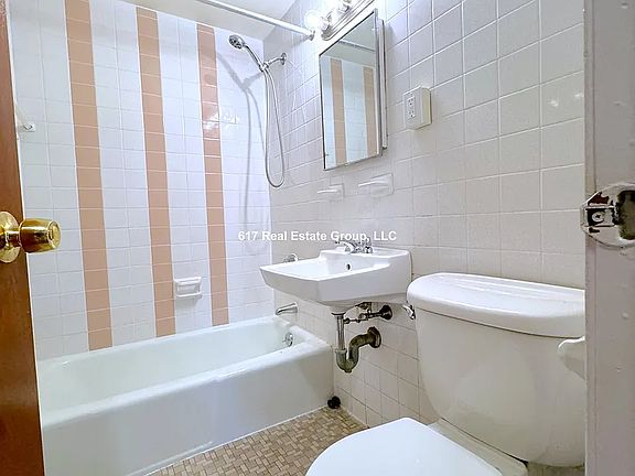 4th image of 52 S Huntington Ave #1
