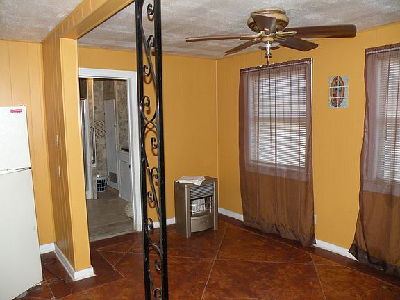3rd image of 206 N College St