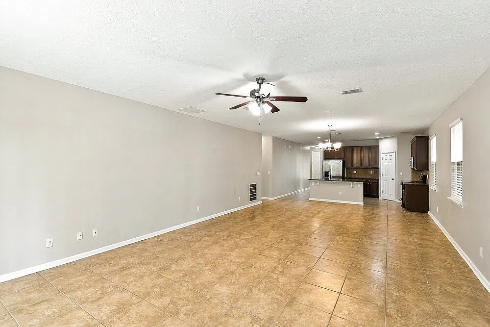 4 bed, 2.0 bath, 2126 sqft, $2,115 — Photo 4