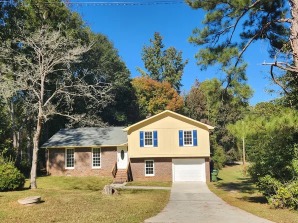 102 Robin Hood Dr, Newnan, GA 30263