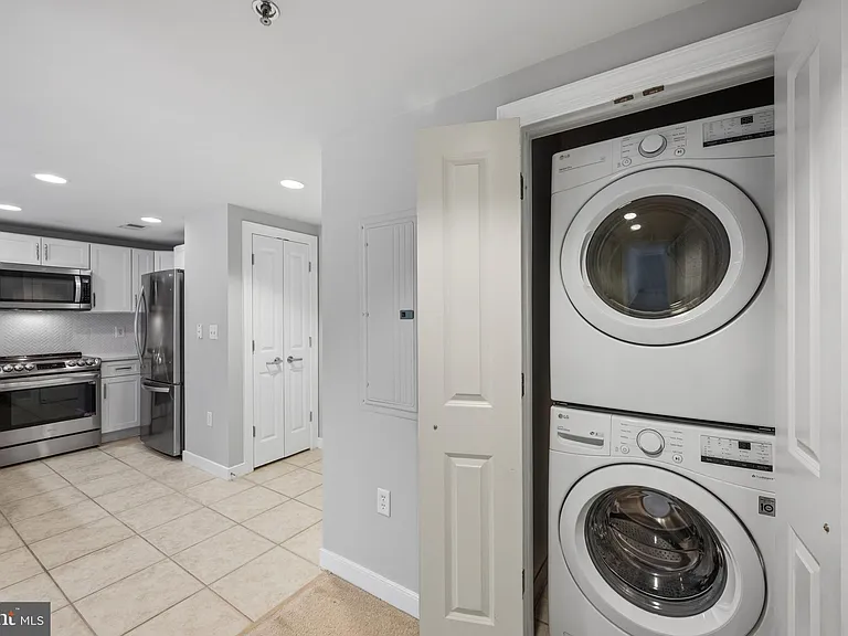 777 7th St NW #1021 — Photo 16