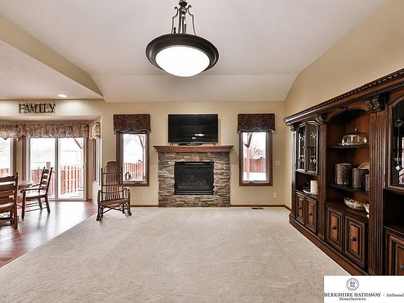 4th image of 215 Allison Ave