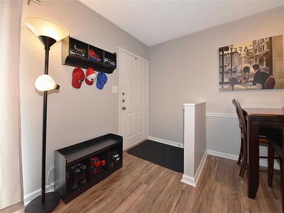 2nd image of 1405 Bobolink Pl