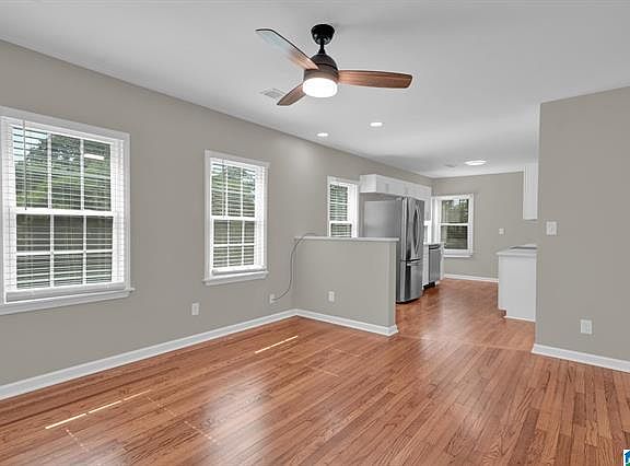 3rd image of 2600 20th St W