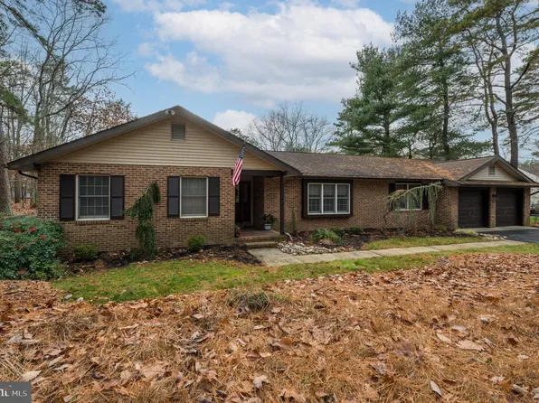 3 Lexington Ct, Medford, NJ 08055