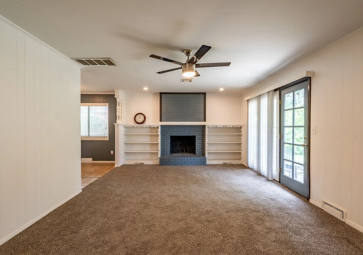 9041 E 33rd St, Tulsa, OK 74145 - 3 Bed/2 Bath | Small Pets Welcome — Photo 3
