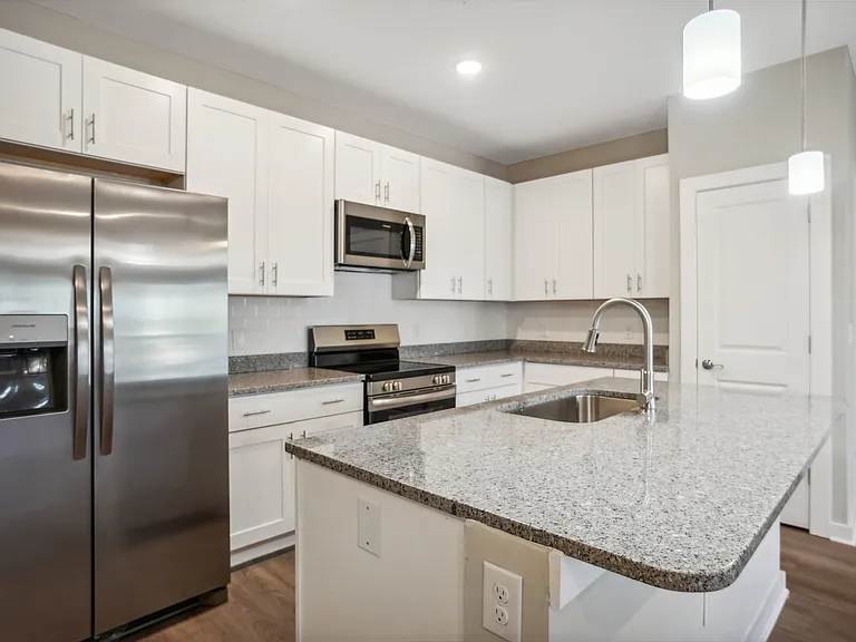 Oak Tree Apartments & Townhomes — Photo 12