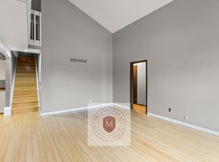 8818 Carriage Dr, Lenexa, KS 66215