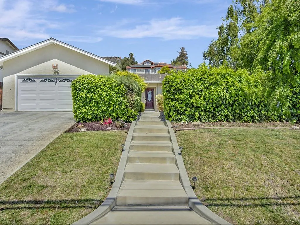 218 Fleming Ave photo 1