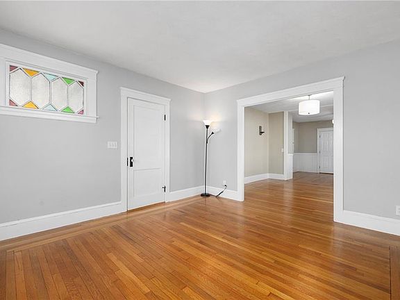 5th image of 92 Colonial Rd