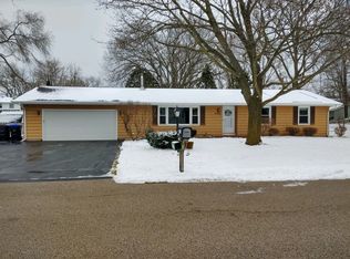 7520 Windsor Ave, Spring Grove, IL 60081