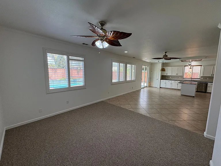 5928 W Whitley Ave — Photo 4