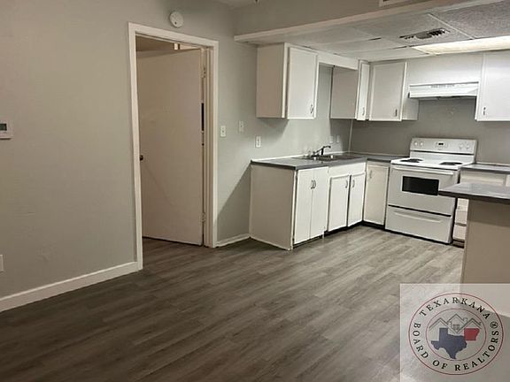 3rd image of 1301 Pine St