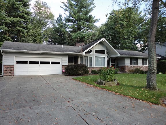 3rd image of 8 Howard Dr
